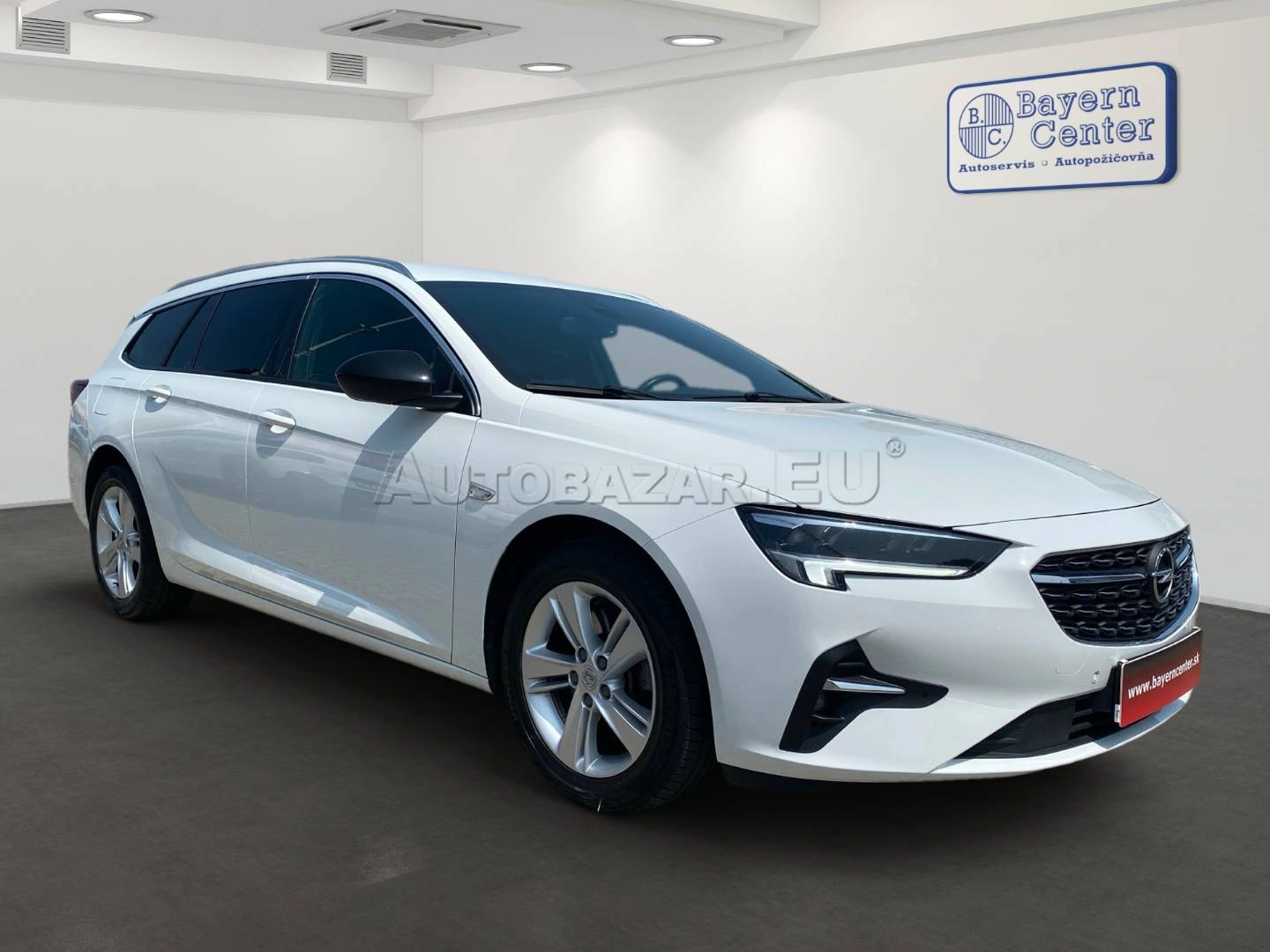 https://www.sixtleasing.sk/User_Files/contenttemplateeditor/6842bf36e103afoto_Insignia_web.webp